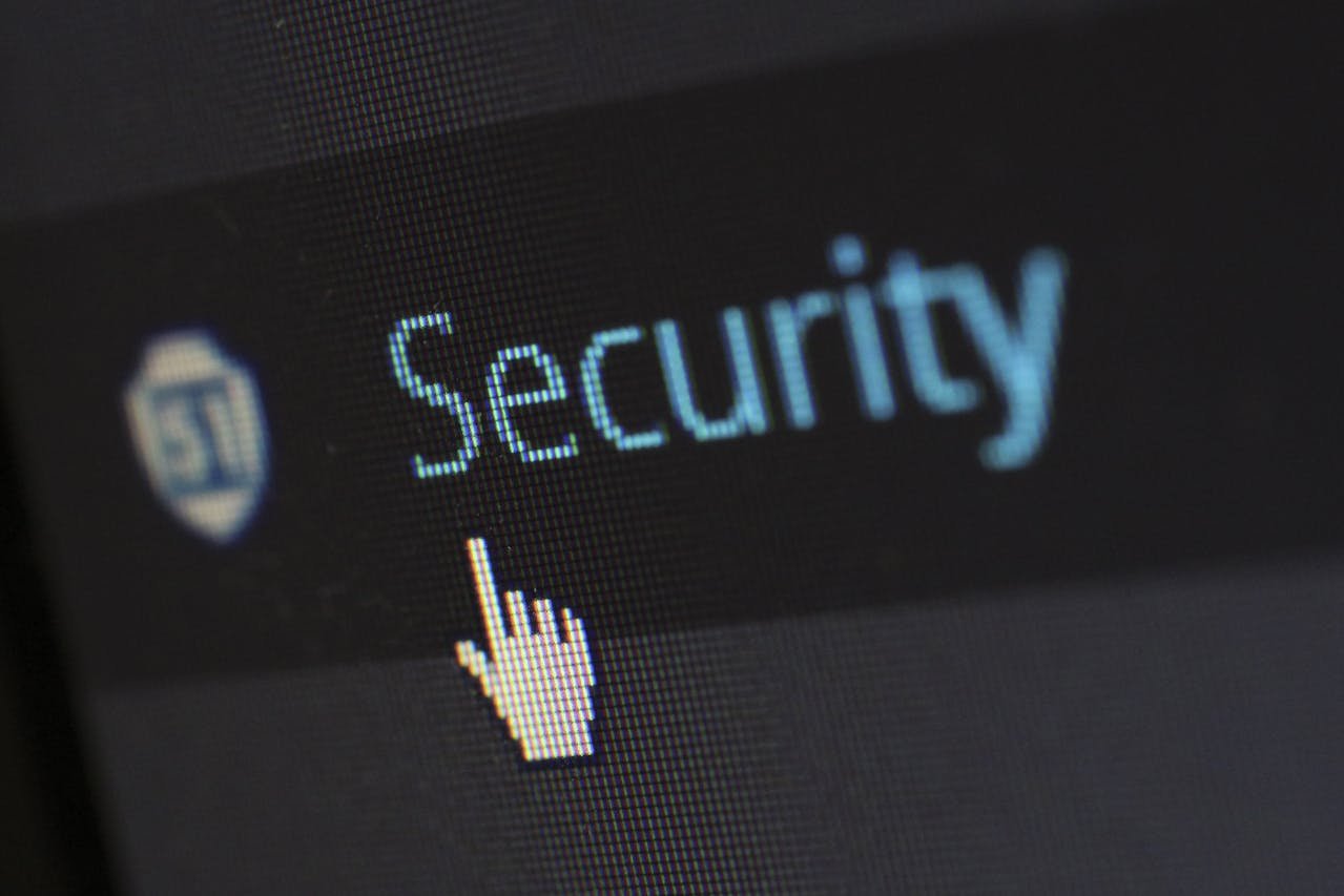Read more about the article كيف تحمي نفسك من الهجمات السيبرانية في عام 2025؟